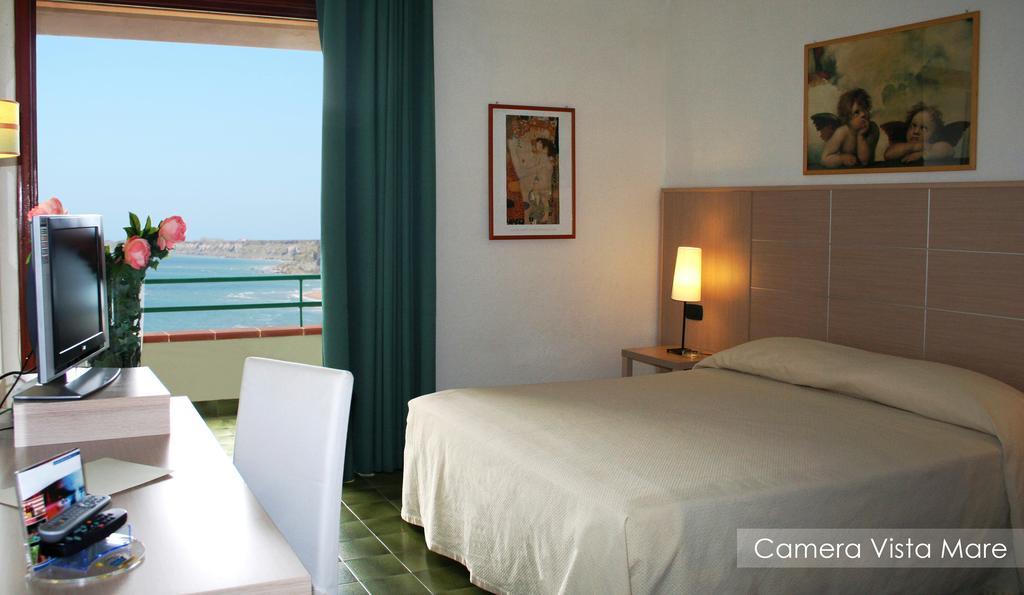 Costa Tiziana Hotel Village Crotone Zimmer foto
